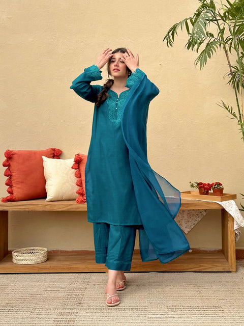 plain khaddar dress design Simple Khaddar Dress designs to elevate your daily look Customise your dream look with us Latest dress ideas | winter dress Design Ideas | Casual Wear