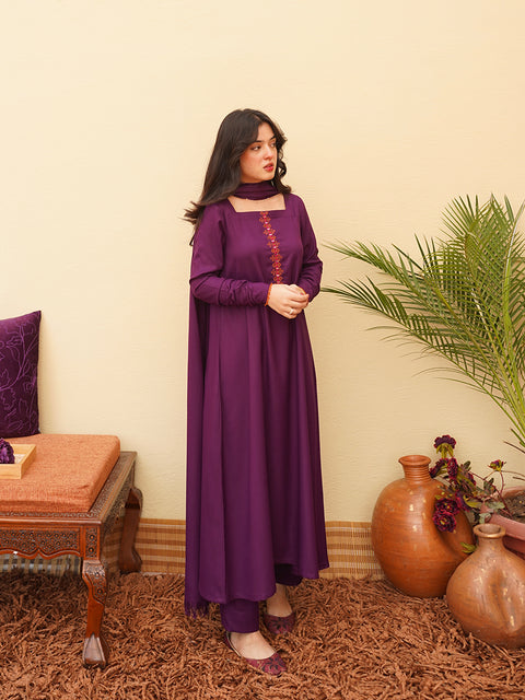 Stylish Winter Dress Designs for Ladies in Pakistan Collar&Cuffs Stylish Winter Dress Designs for Ladies in Pakistan Collar&Cuffs